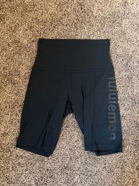 lululemon athletica Black Mid-Rise Bike Shorts with Side Logo 8”